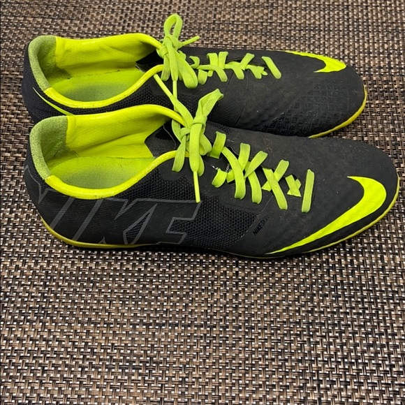 Nike Indoor Soccer Shoes - Picture 4 of 8